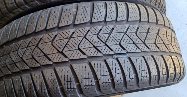 Defekttr Pirelli Sottozero3 Winter 225/45 R18 tli gumik 4db