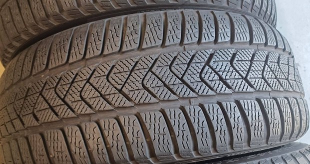 Defekttr Pirelli Sottozero3 Winter 225/45 R18 tli gumik 4db