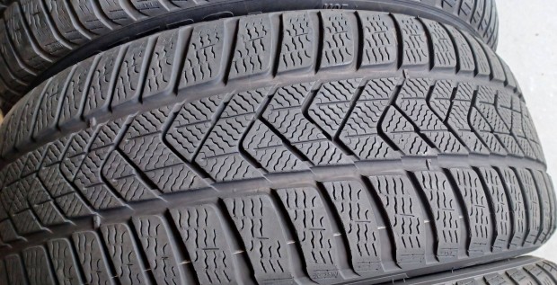 Defekttűrő Pirelli Sottozero3 Winter 225/45 R18 téli gumik 4db