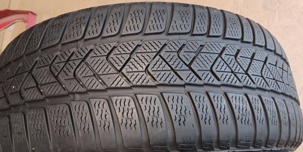 Defekttűrő Pirelli Sottozero3 Winter 245/40 R19 téli gumik 4db