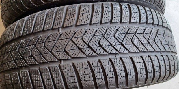 Defekttűrő Pirelli Sottozero3 Winter 245/45 R19 téli gumik 4db