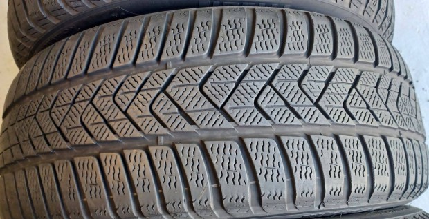 Defekttűrő Pirelli Sottozero3 Winter MOE 245/45 R18 téli gumik 4db