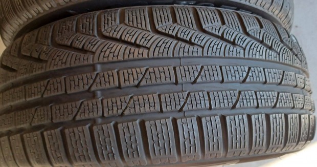 Defekttr Pirelli Sottozero Winter 245/45 R19 tli gumik 4db