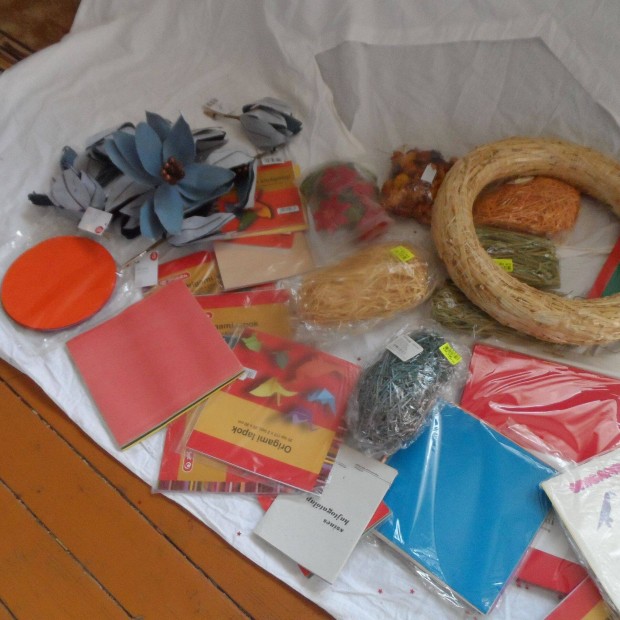 Dekorációs csomag koszorú alap virágok stb