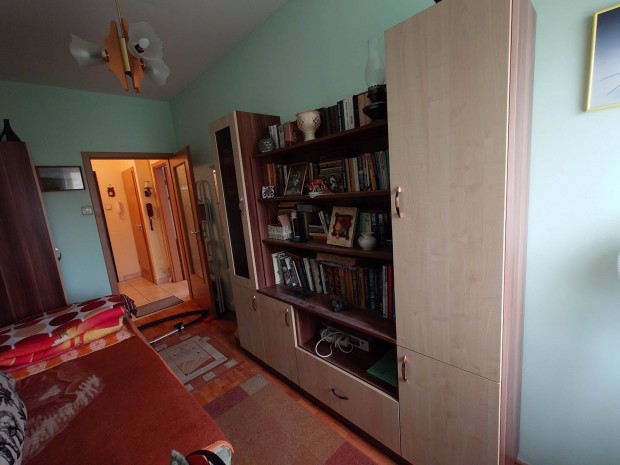 Dekorat�v, nappali szekr�nysor s�t�t-vil�gos t�lgy sz�nben