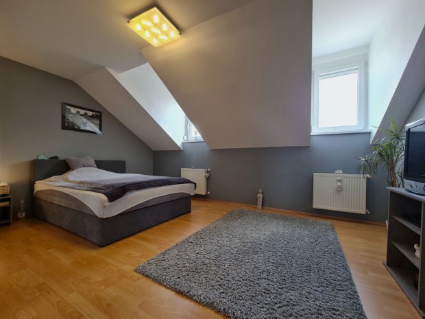 Dlegyhza, Vadvirg utca, 124 m2-es, csaldi hz, 5 szobs