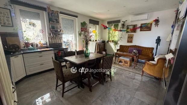 D�legyh�zai 74 nm-es h�z elad�