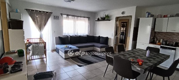 D�legyh�zai 80 nm-es h�z elad�