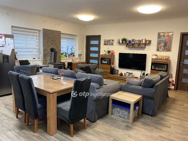 D�legyh�zai elad� 94 nm-es h�z