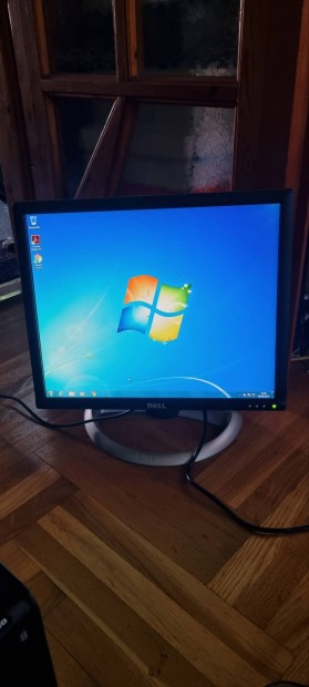 Dell 1901FP 19" monitor dvi, vga, usb csatlakozval 