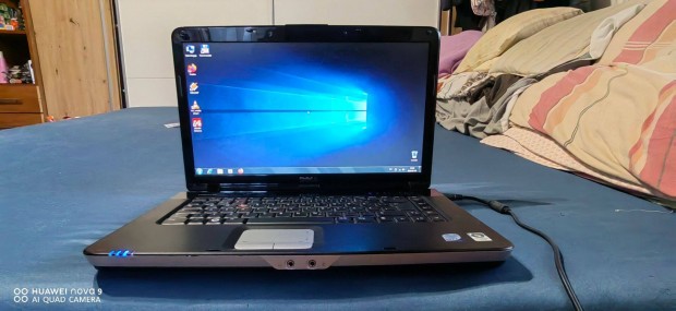 Dell 2 mag,4gb Ram,100gb,wifi+win7 64-bit