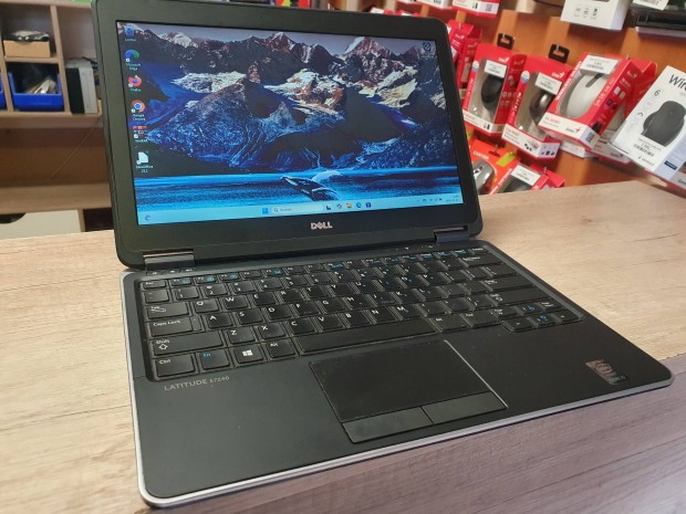 Dell 7240 12" Core i5 Laptop Win11-el Garancival