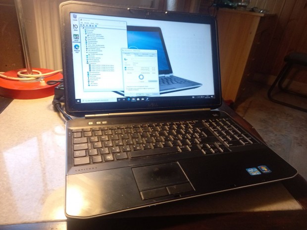 Dell Core i5 kamers 15"-os laptop 4 GB ram, 500 GB HDMI, WIN 10
