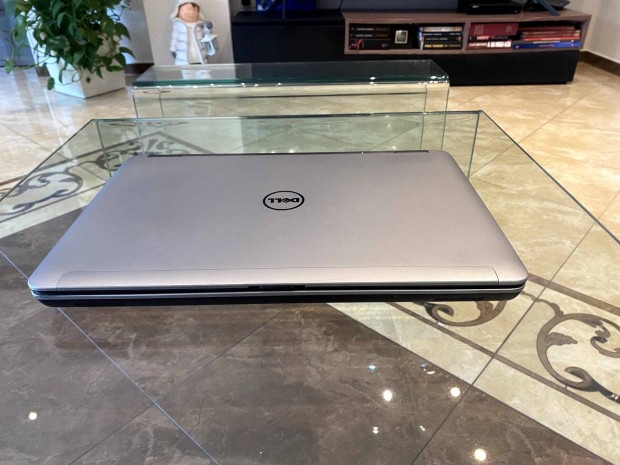 Dell I7-es processzorral szerelt laptop elad, 8 GB RAM s 256 GB SSD 