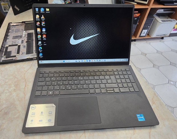 Dell Inspiron 15 3000,win11,8gb,i3