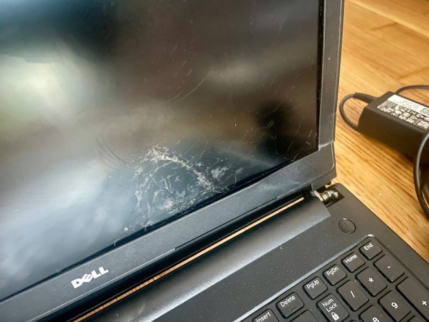 Dell Inspiron 5558 15,6" Notebook Intel Core i5 / Kijelző sérült