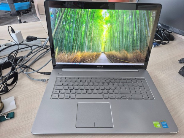 Dell Inspiron 7737 notebook + Windows 10 home, Touchscreen