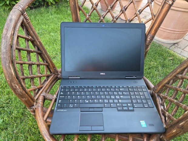 Dell Latitude 15,6" laptop - Core i3/ 8 GB RAM/ 128 GB SSD