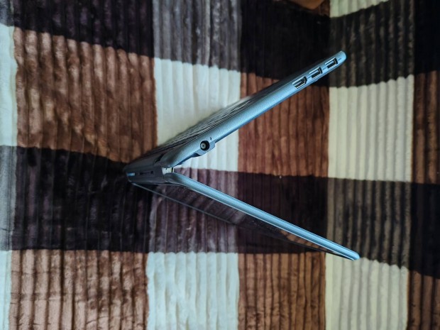 Dell Latitude 3190 2in1, 4GB/DDR4,128GB SSD +500GB külső SSD