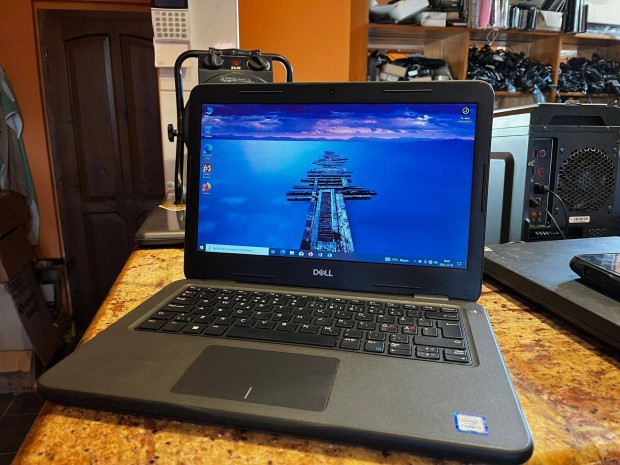 Dell Latitude 3310 - 8.gen i3, SSD, Windows11, kivl akku!