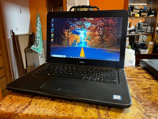 Dell Latitude 3380 - 6.gen i3, SSD, remek akku zemid!