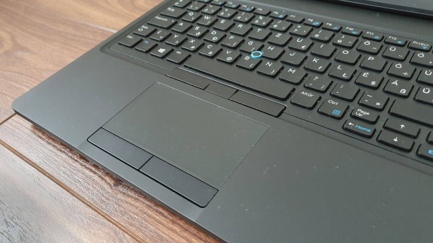 Dell Latitude 5590 FHD IPS gyri magyar vilgt billenty