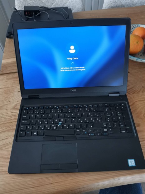 Dell Latitude 5590+dokkol (j aksi, i5-8350U, 16GB RAM, 256GB SSD)