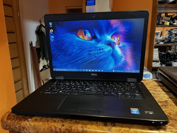 Dell Latitude E5450 - 5.gen i5, SSD, vilgt billentyzet!