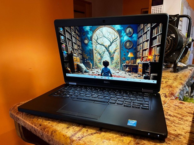 Dell Latitude E5450 - i5-5300U, SSD, Fullhd, vilgt billentyzet!