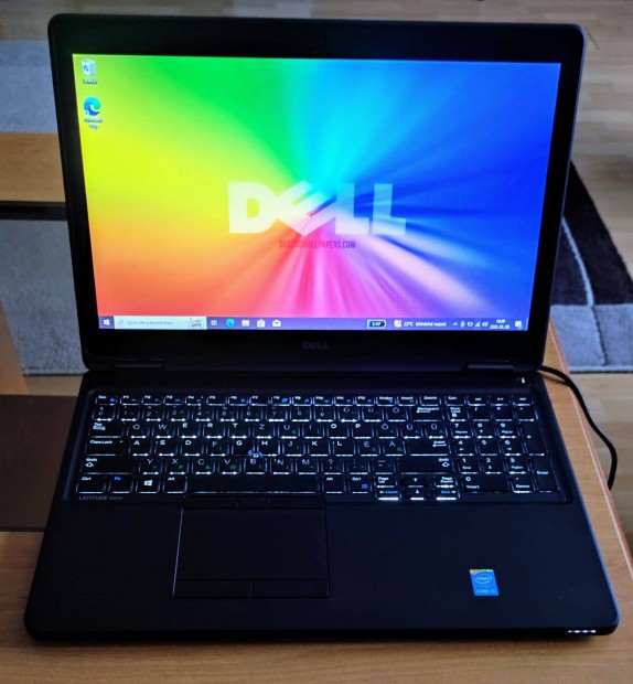 Dell Latitude E5550 gyors laptop (15.6"/i5-5300U/8GB/250GB) j aksival