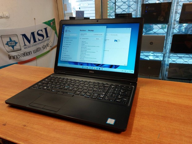 Dell Latitude E5580 (i5 7th, 250 GB SSD, 8GB) laptop akci!