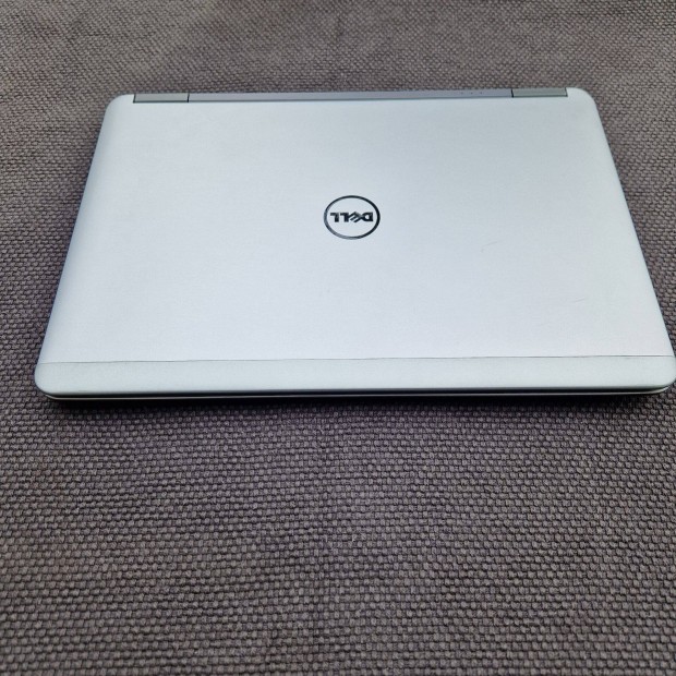 Dell Latitude E7240 12,5" HD Tri-Metal sznszlas laptop