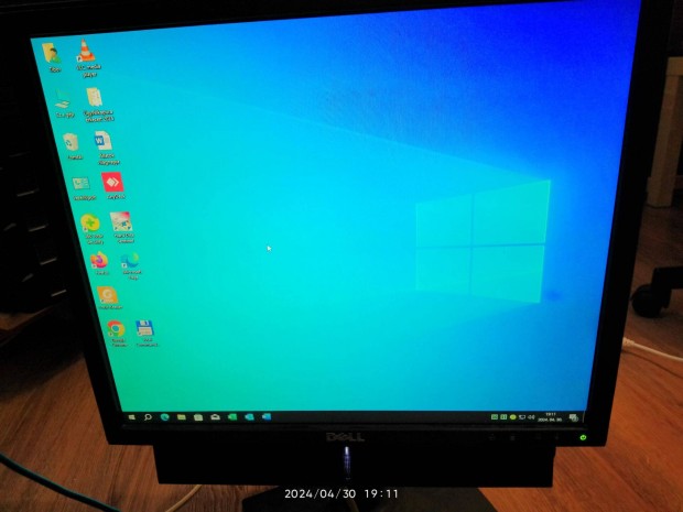 Dell P190St 19" monitor + AX 510 hangszr + llvny