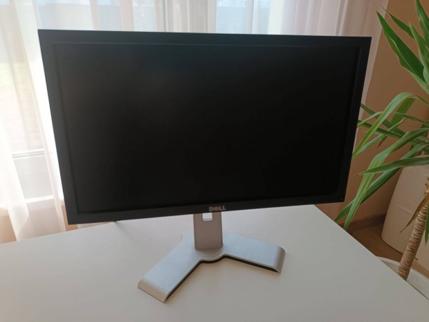 Dell P2211Ht LED monitor