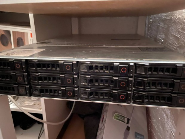 Dell Poweredge C2100 szerver 96GB RAM, SAS HDD-k, IT md RAID