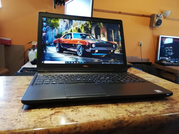 Dell Precision 3520 - i7-7820HQ, full HD, Quadro M620, munkaállomás