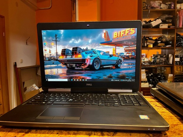 Dell Precision 7510 - i7-6820HQ, 16GB, SSD, AMD Radeon R9 !