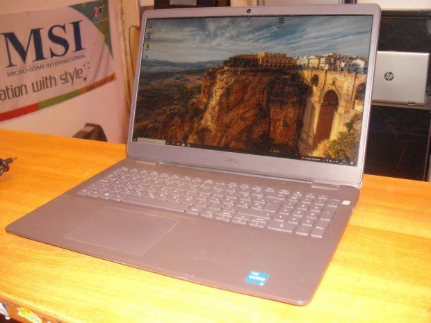 Dell Vostro 3500 (i3 11th, 8 GB, 250 GB FHD) laptop Akci!