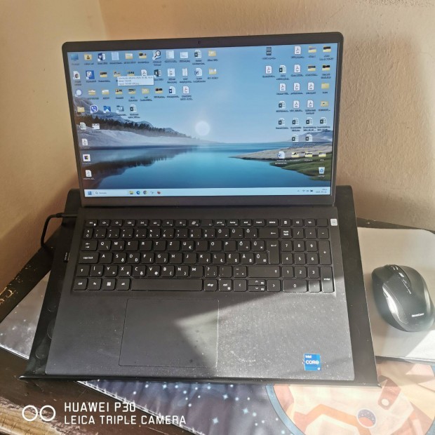 Dell Vostro 3520 i7 es laptop eladó
