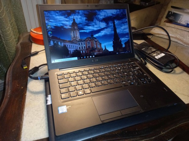 Dell kamerás Core i7 netbook, 256 SSD, 8 GB ram, WIN 10, HDMI, WIFI