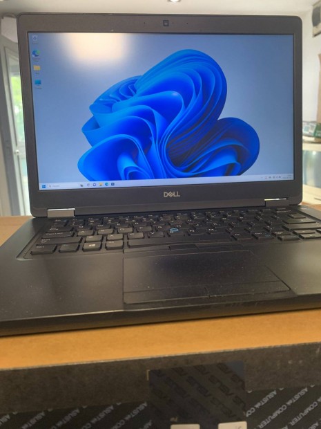 Dell laptop: i5(8.gen),8GB RAM,256GB SSD,vilgt billenty, Win11 pro