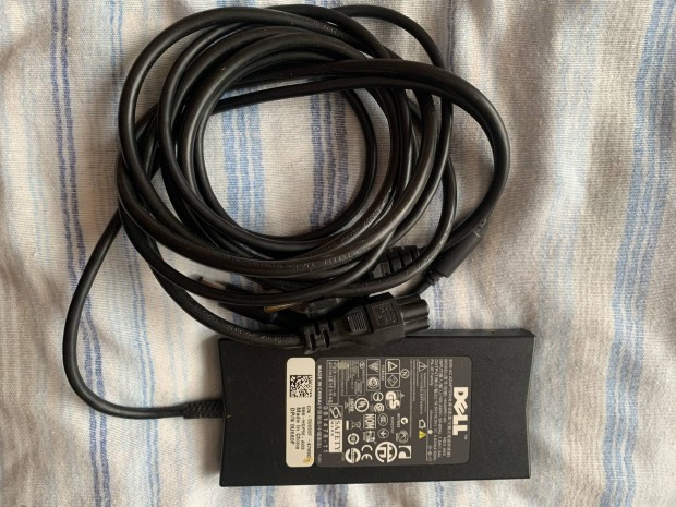 Dell laptop és gyári töltő eladó.