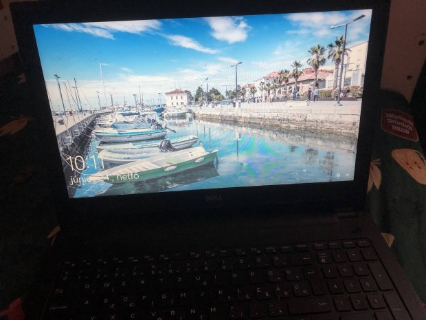 Dell laptop hibtlan
