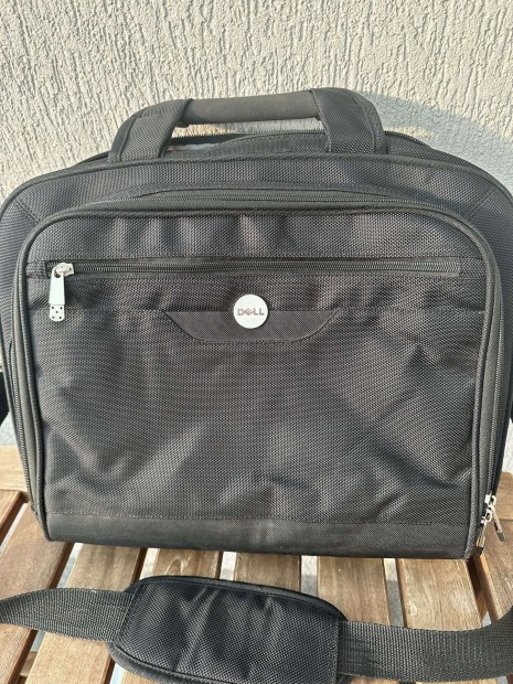 Dell laptoptáska megkímélt szép állapotban eladó Budán!