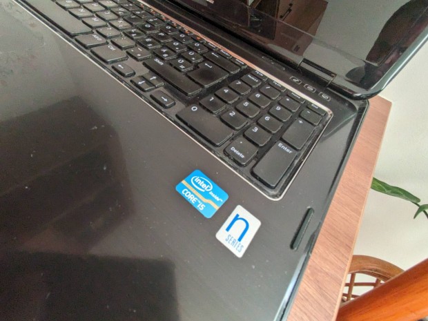 Dell n7110 laptop