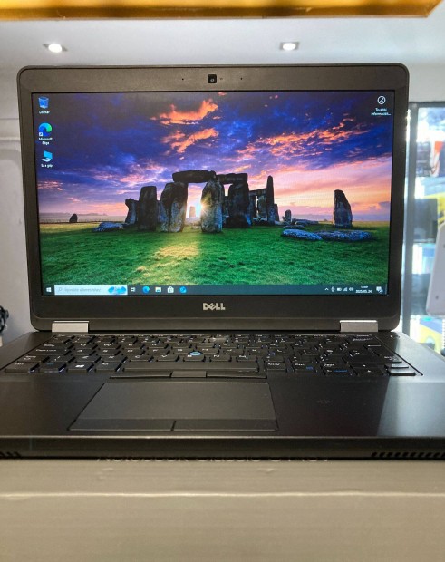 Dell üzleti laptop: i3(6.gen.)8GB-256GB SSD-világitó bill.-kiváló akku