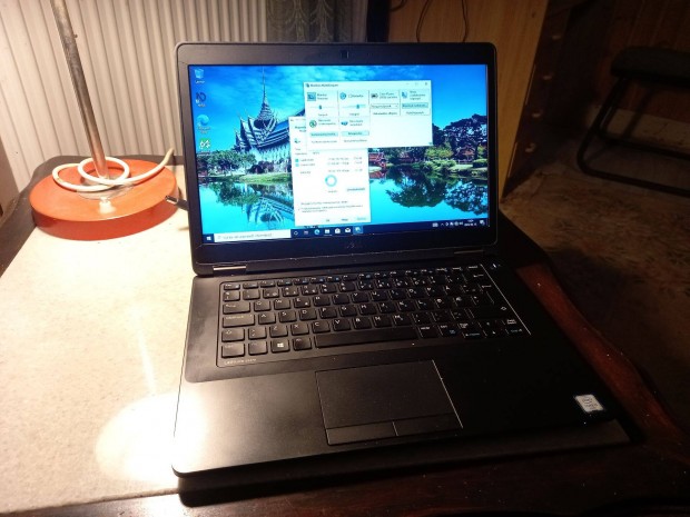 Dell webkamers Core i3 ultrabook, 256 GB SSD, 8 GB ram, WIN 10, 2 H a