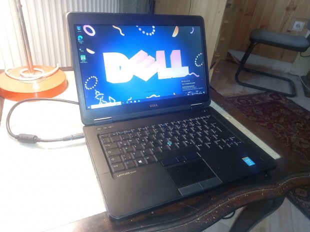 Dell webkamers, HDMI-s Core i5 laptop, 8 GB ram, WIN 10, 128 SSD
