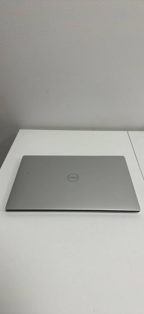 Dell xps 13 laptop i7-10510U/ 16GB RAM/512GB SSD+512gb