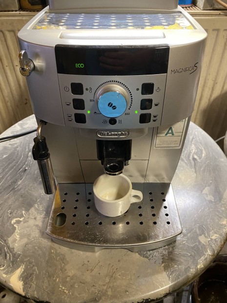 Delonghi 155 kávégép eladó.ingyen futár..